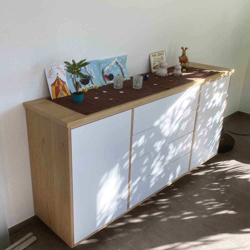 Schreinerei Elser, Mutlangen, Sideboard in Eiche und weiß lackiert